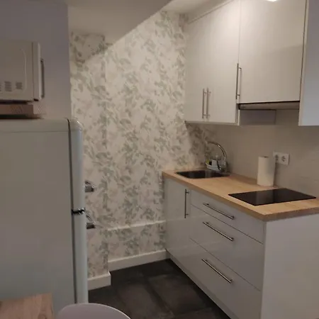 Pequeno, Coqueto Y Centrico.